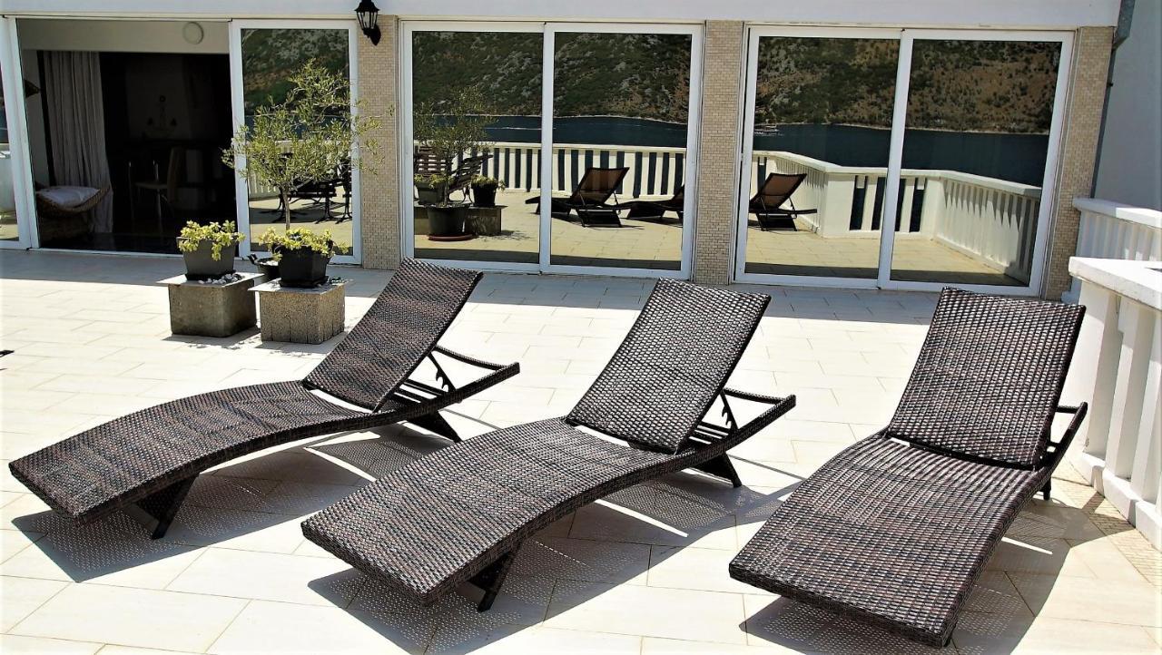 Penthouse Stoliv New Spa-Pool Villa Is Located 5M From The Sea, Exclusive Terrace,Private Jetty Wih Sunbeds, Pebble Beach, Secluded Location Total Area 375M2 At Your Disposal Kotor Exteriér fotografie