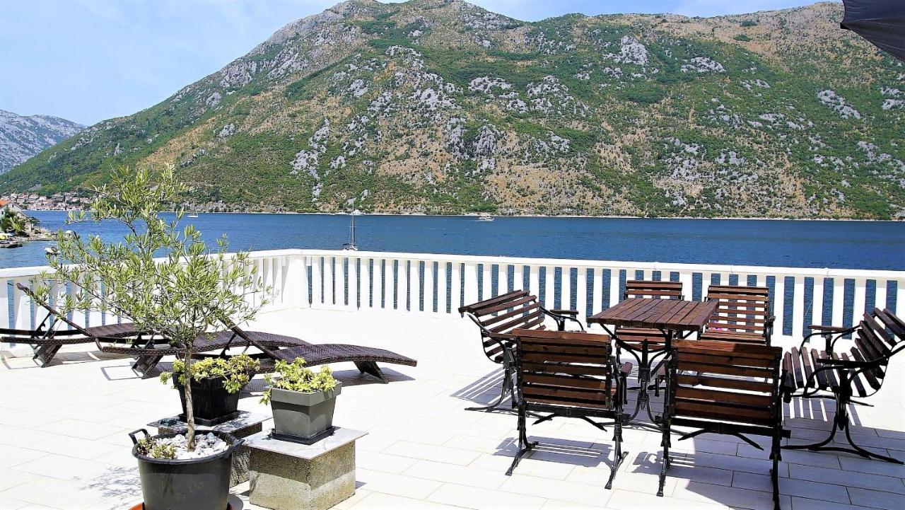 Penthouse Stoliv New Spa-Pool Villa Is Located 5M From The Sea, Exclusive Terrace,Private Jetty Wih Sunbeds, Pebble Beach, Secluded Location Total Area 375M2 At Your Disposal Kotor Exteriér fotografie