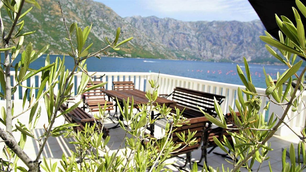 Penthouse Stoliv New Spa-Pool Villa Is Located 5M From The Sea, Exclusive Terrace,Private Jetty Wih Sunbeds, Pebble Beach, Secluded Location Total Area 375M2 At Your Disposal Kotor Exteriér fotografie