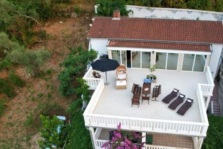 Penthouse Stoliv New Spa-Pool Villa Is Located 5M From The Sea, Exclusive Terrace,Private Jetty Wih Sunbeds, Pebble Beach, Secluded Location Total Area 375M2 At Your Disposal Kotor Exteriér fotografie