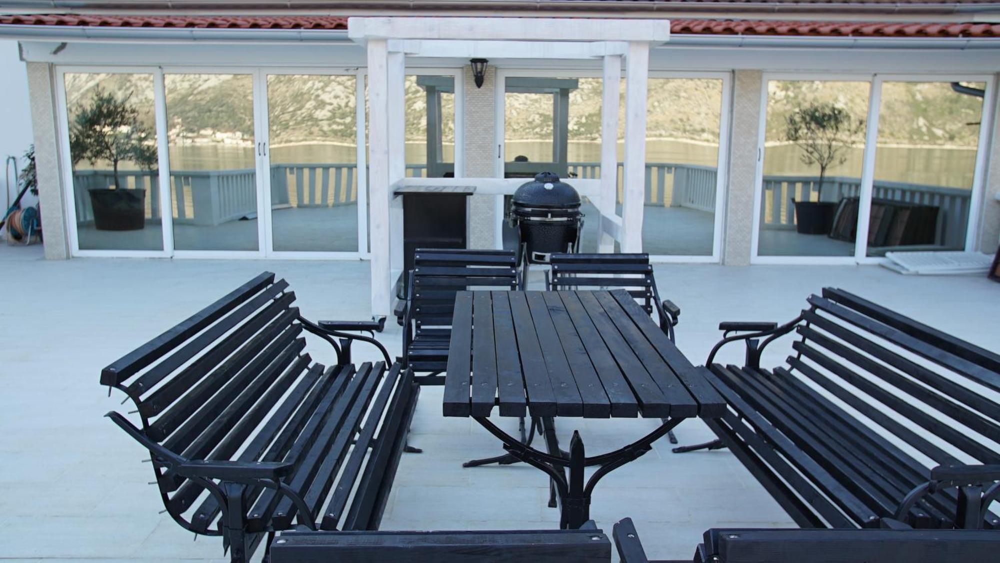 Penthouse Stoliv New Spa-Pool Villa Is Located 5M From The Sea, Exclusive Terrace,Private Jetty Wih Sunbeds, Pebble Beach, Secluded Location Total Area 375M2 At Your Disposal Kotor Exteriér fotografie
