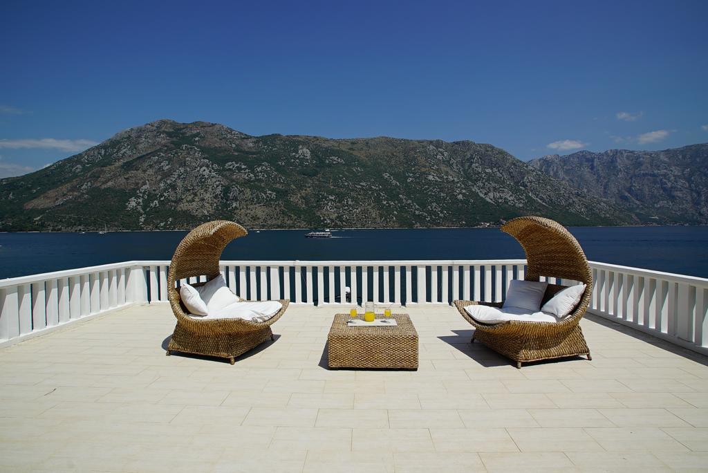 Penthouse Stoliv New Spa-Pool Villa Is Located 5M From The Sea, Exclusive Terrace,Private Jetty Wih Sunbeds, Pebble Beach, Secluded Location Total Area 375M2 At Your Disposal Kotor Exteriér fotografie