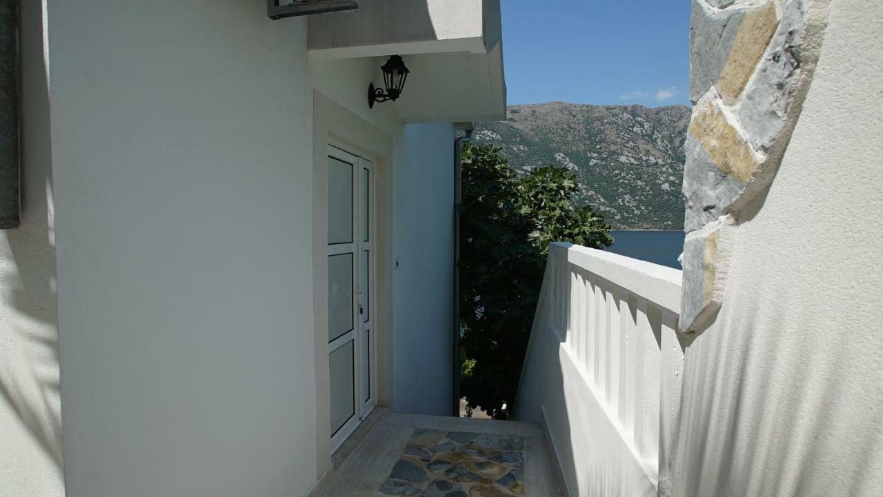 Penthouse Stoliv New Spa-Pool Villa Is Located 5M From The Sea, Exclusive Terrace,Private Jetty Wih Sunbeds, Pebble Beach, Secluded Location Total Area 375M2 At Your Disposal Kotor Exteriér fotografie