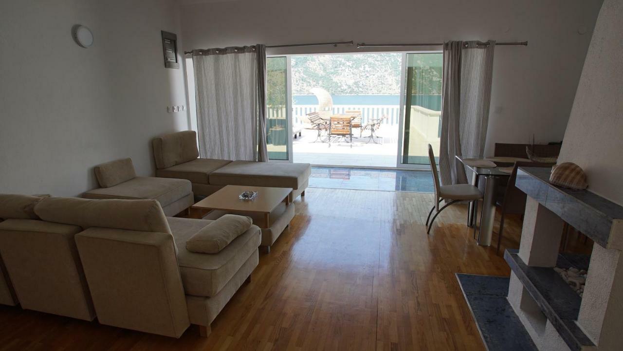 Penthouse Stoliv New Spa-Pool Villa Is Located 5M From The Sea, Exclusive Terrace,Private Jetty Wih Sunbeds, Pebble Beach, Secluded Location Total Area 375M2 At Your Disposal Kotor Exteriér fotografie