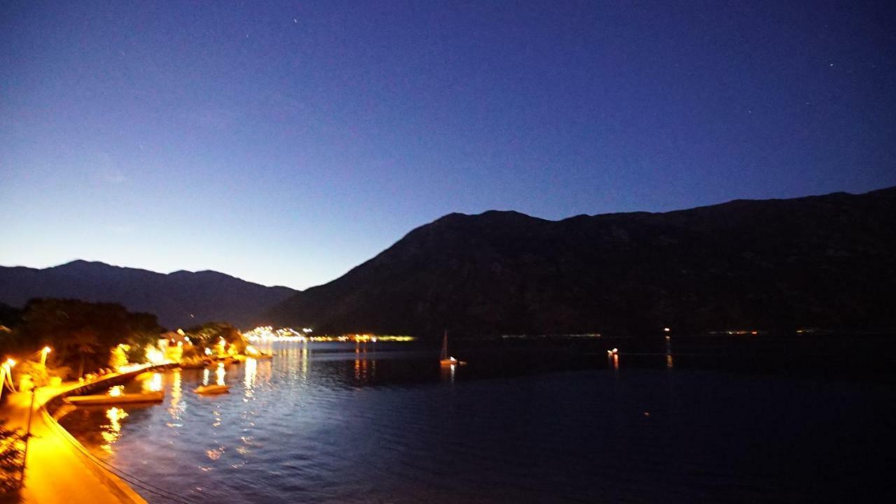 Penthouse Stoliv New Spa-Pool Villa Is Located 5M From The Sea, Exclusive Terrace,Private Jetty Wih Sunbeds, Pebble Beach, Secluded Location Total Area 375M2 At Your Disposal Kotor Exteriér fotografie